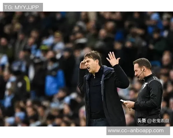 曼联客战利物浦将首次穿白色客场球衣引发球迷热议