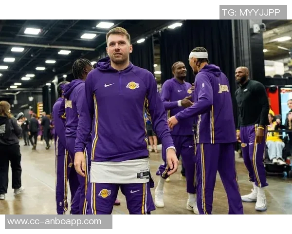 雷迪克点评黄蜂对湖人表现出色强调低位防守问题亟待解决