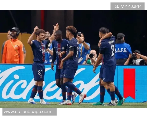 梅开二度的麦卡利斯特在社交媒体上庆祝球队主场大胜成功晋级欧冠16强